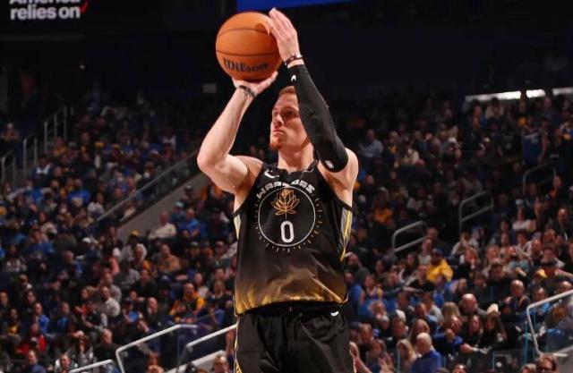 九游app下载-普尔低迷勇士杀出3D奇兵！20+10让库里不孤单